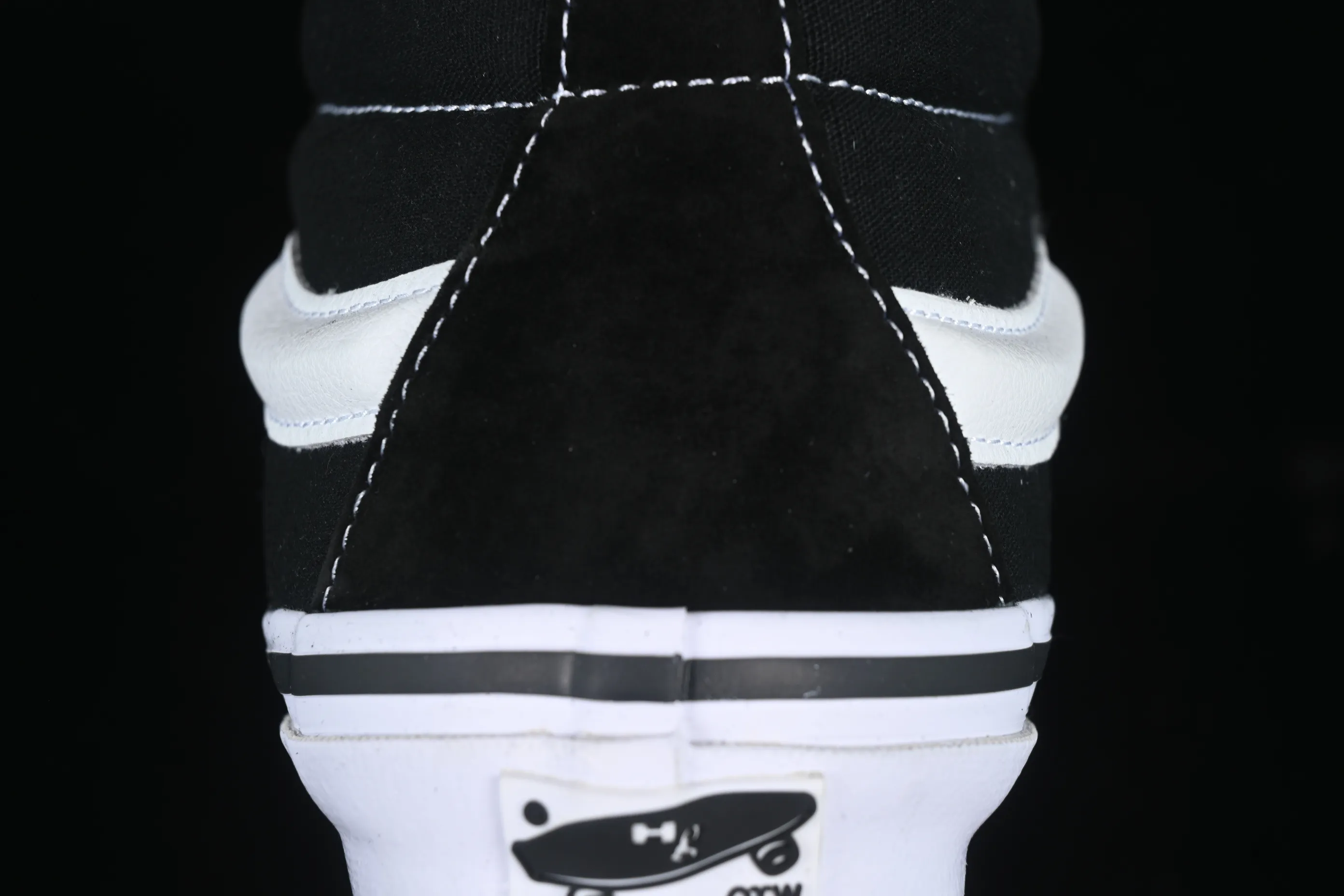 All categories Vans Vans series Vans Mid Vans China HommeGirls x Vans Sk8-Mid Fashionable and versatile mid-top casual vulcanized sneakers VN000NBNCJK